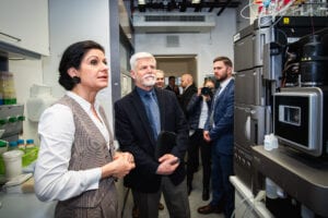 Hana Cahová presenting the laboratory to President Petr Pavel and his delegation